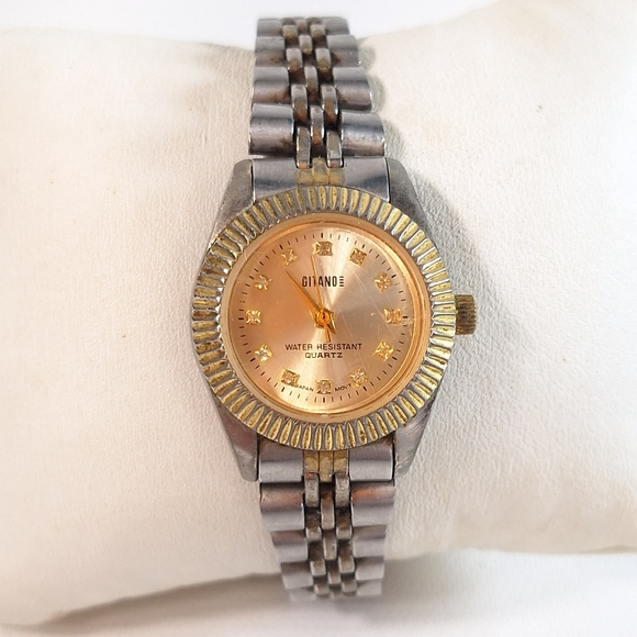 Gitano Silver And Gold Tone Metal Ladies Quartz Wrist Watch, New Battery - Picture 2 of 9